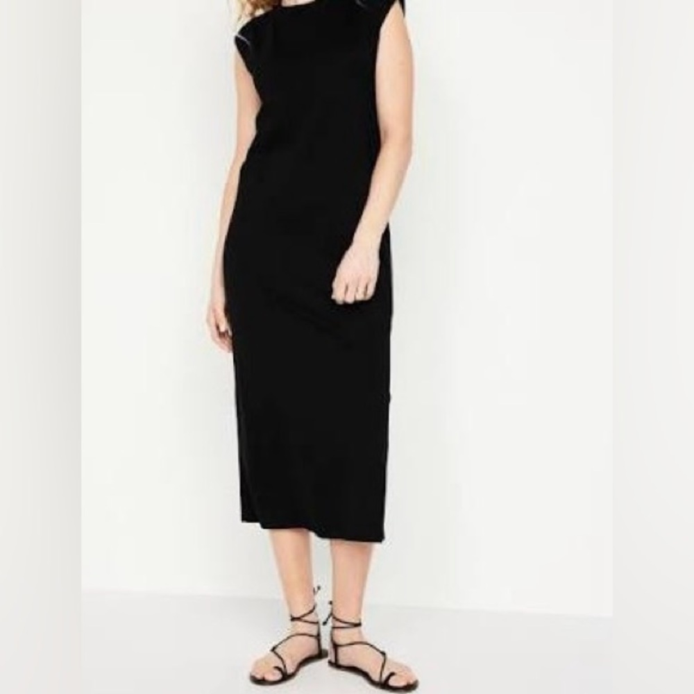Old Navy Maxi dress. Black. NWT. Never worn.